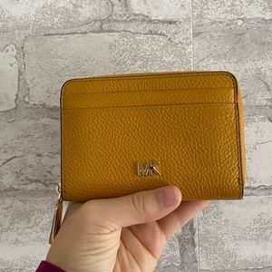 MICHAEL KORS SMALL YELLOW WALLET
